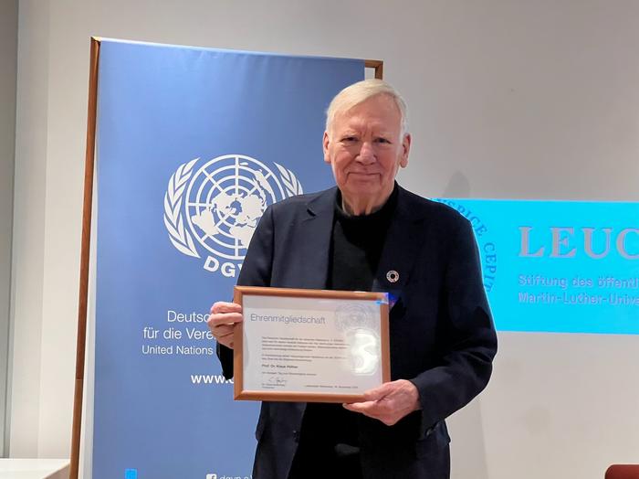 Univ.-Prof. a.D. Dr. Klaus Hüfner