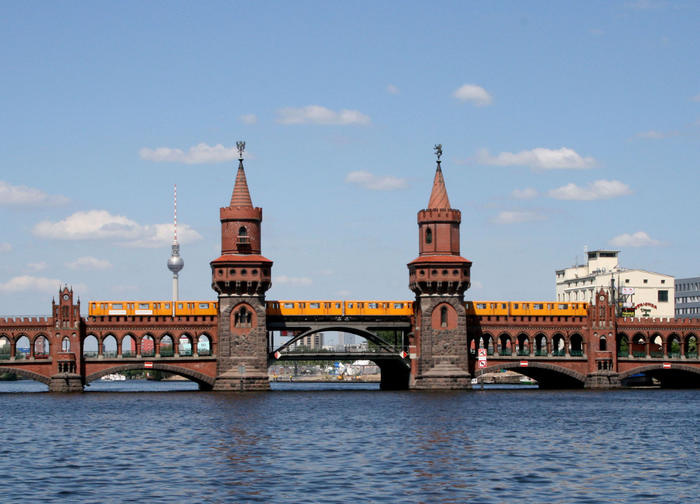 Oberbaumbrücke_mit_U-Bahn_1024
